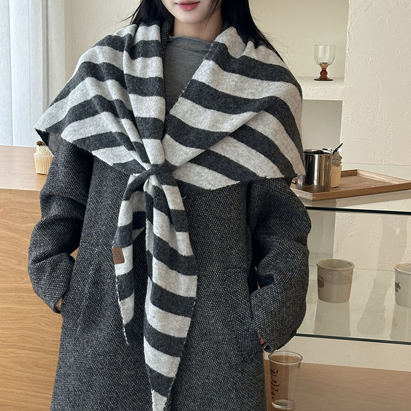 Ladies' Fashionable Triangular Scarf