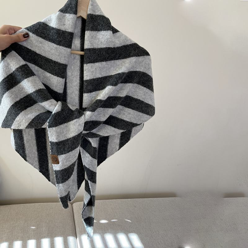 Ladies' Fashionable Triangular Scarf